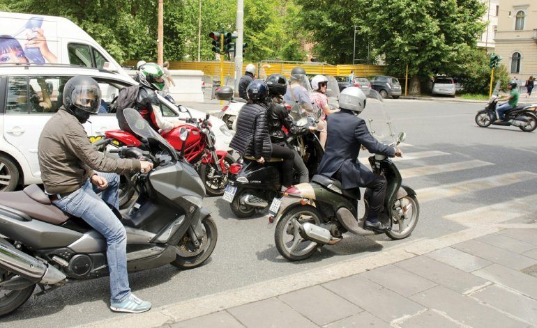 2018-11-09-dos-de-cada-diez-argentinos-conocen-las-medidas-de-seguridad-vial-para-motocicletas-2-02