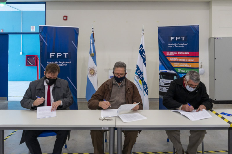FADEEAC y FPT firmaron un convenio con la Junta de Seguridad en el Transporte