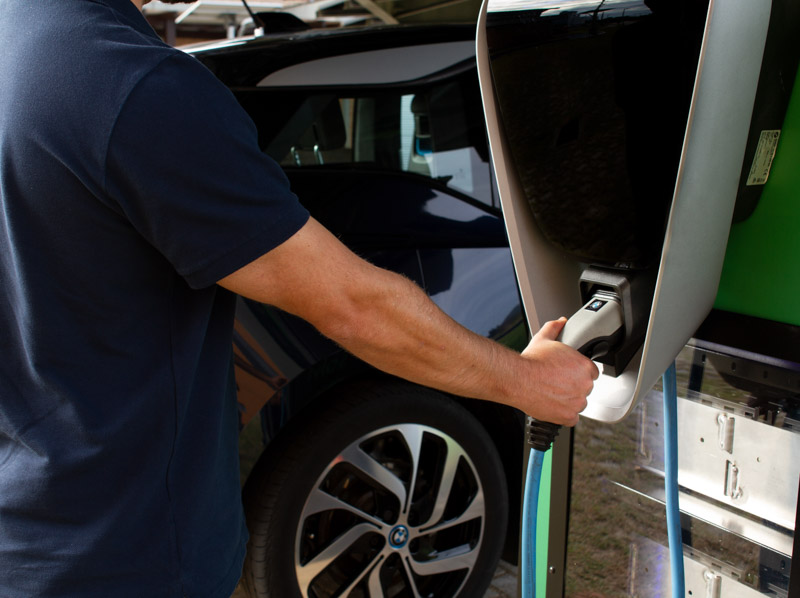 BMW Group Brasil creó un sistema de carga para autos eléctricos alimentado por energía solar