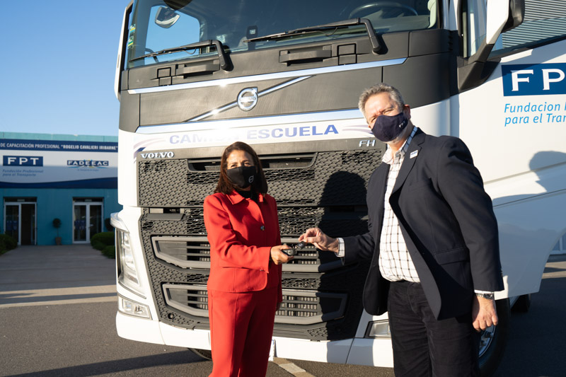 Volvo Trucks entregó un camión al Centro de Capacitación de la Fundación Profesional para el Transporte de FADEEAC