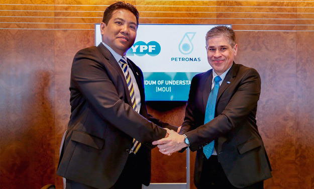 YPF, Acuerdo con Petronas