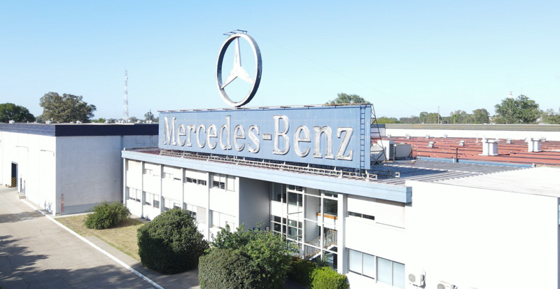 Mercedes-Benz fortalece su presencia en la industria