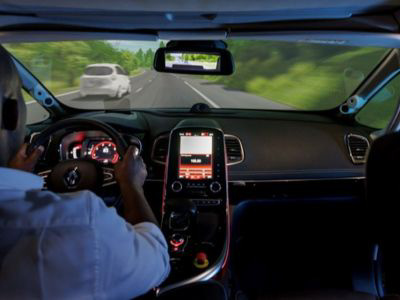 Renault avanza en la simulación digital inmersiva