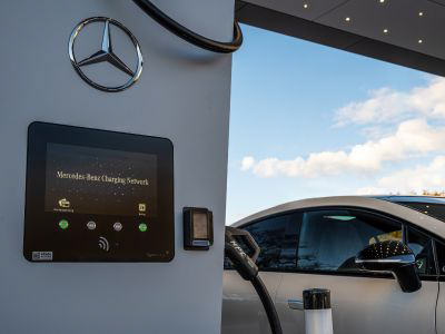 La primera estación de eléctricos de Mercedes en Alemania