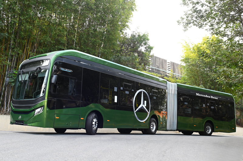 Mercedes-Benz presentó su nuevo chasis articulado eléctrico