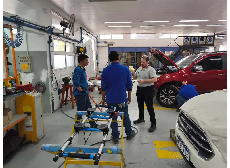 Taller Barzaghi recibe capacitación con EMYVEC