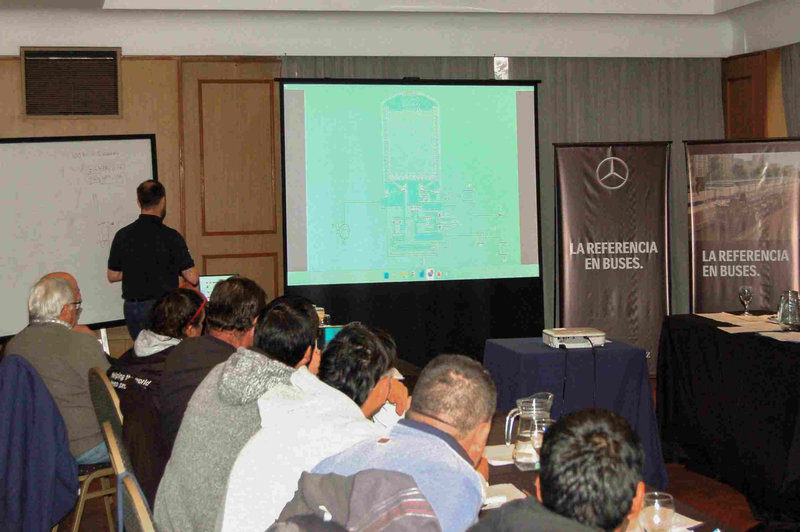 Capacitación de técnicos de talleres de buses en Tucumán