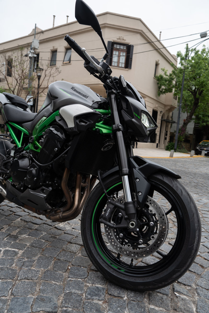 Kawasaki y Grupo Corven lanzan la nueva Z900