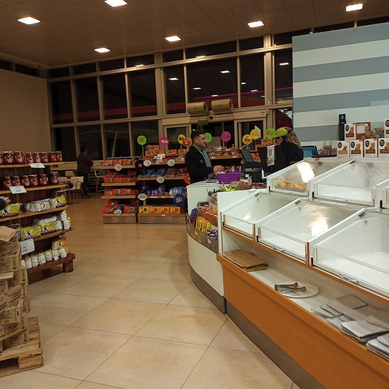 Tiendas de Estaciones fuera del beneficio legal