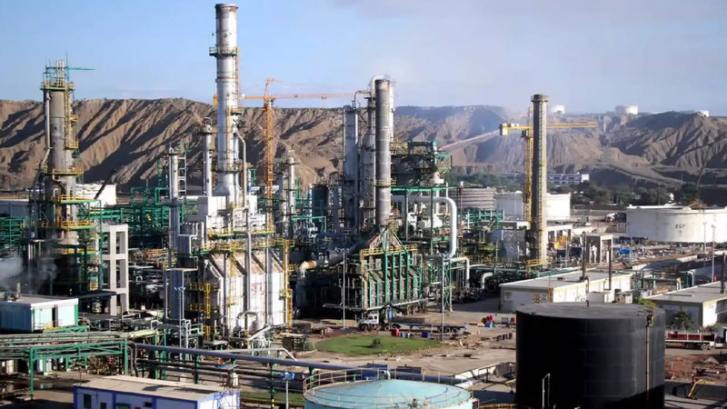 YPF adquiere el 100% de Refinor 