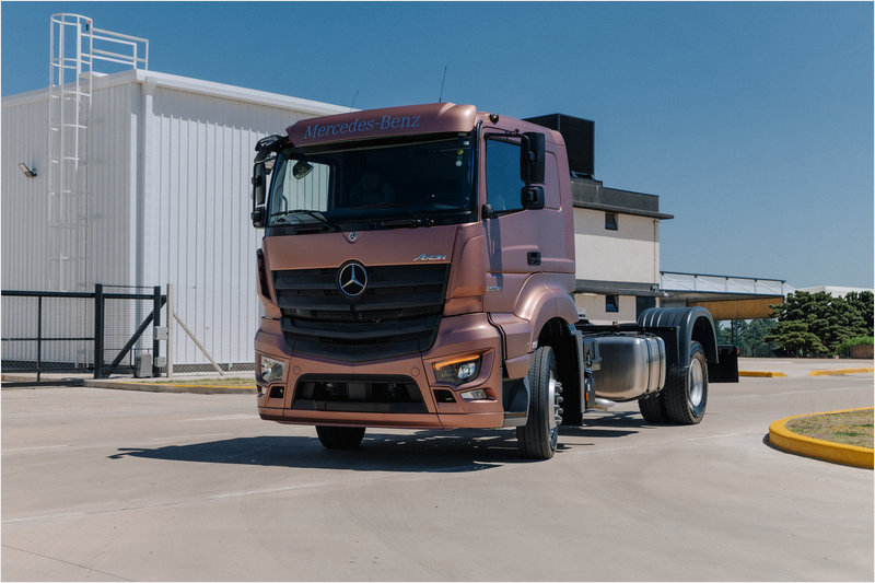 Mercedes-Benz lanza nuevo Axor 2026