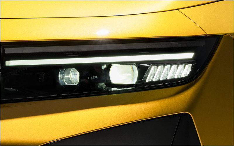 Nuevo Opel Astra con faros Intelli-Lux HD