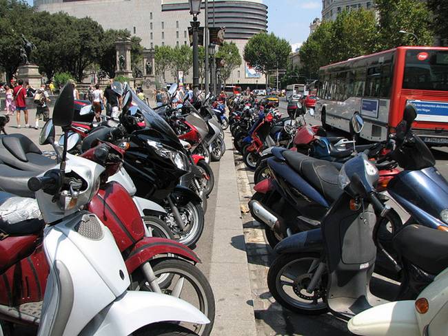 2019-04-11-barcelona-sin-espacios-para-estacionar-miles-de-motocicletas-3-03