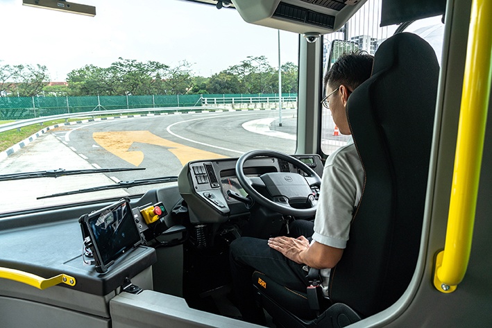 2019-03-29-volvo-inicia-pruebas-con-buses-autonomos-en-singapur-2-02