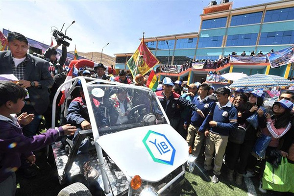2019-10-11-fue-presentado-el-primer-vehiculo-electrico-ensamblado-en-bolivia-1-01