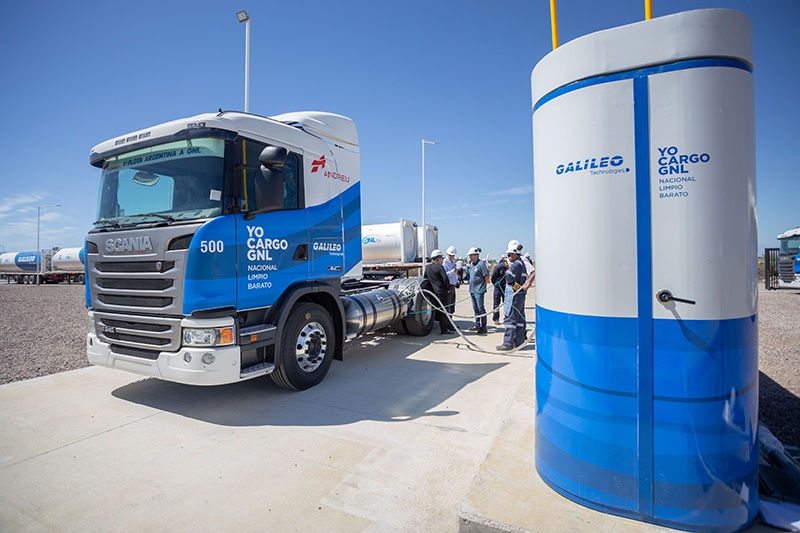 2019-01-25-nuevo-combustible-se-cargo-la-primera-flota-de-camiones-a-gnl-del-pais-2-02