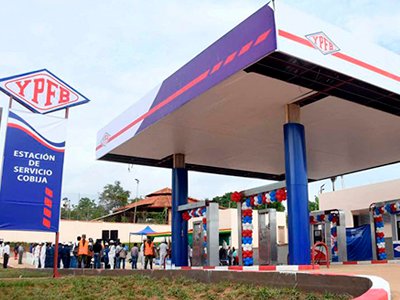 Bolivia.- Les cobra la nafta el doble de lo que vale a los Salteños