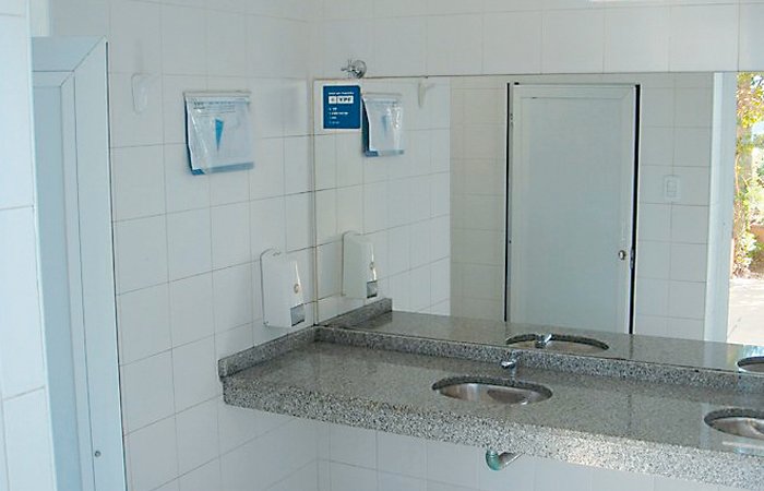 banos-sucios-alejan-clientes-01