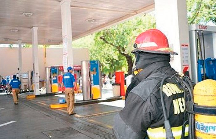 simulacro-de-sismo-en-una-estacion-de-servicio-01