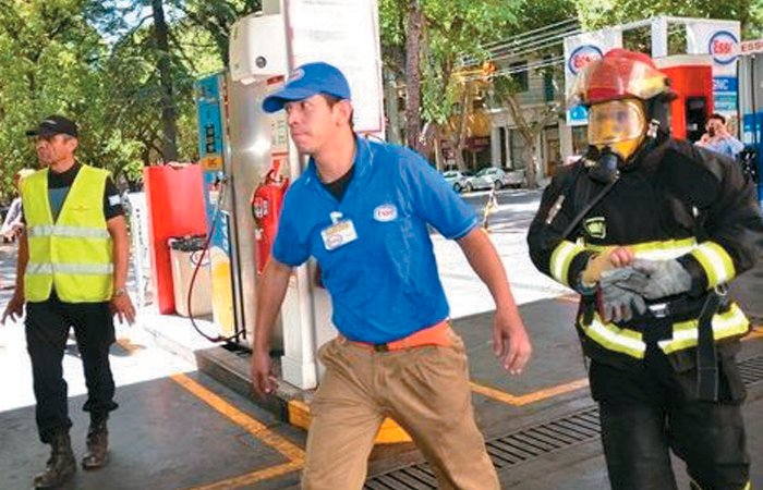 simulacro-de-sismo-en-una-estacion-de-servicio-02