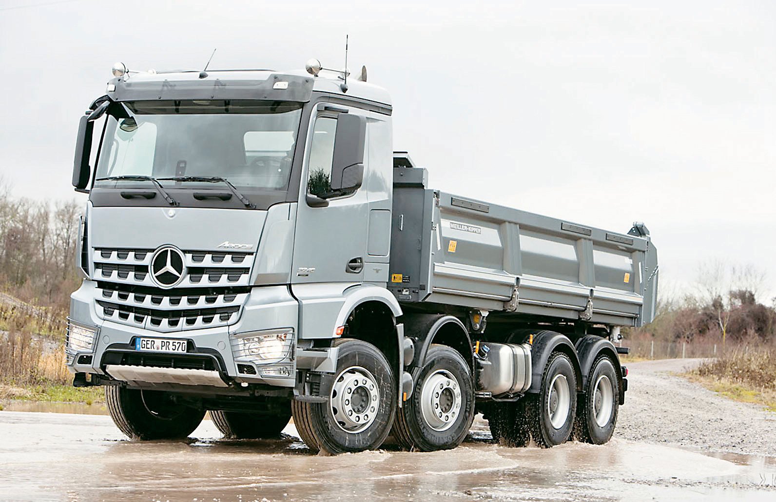 pes-49-el-nuevo-arocs-mercedes-benz-04