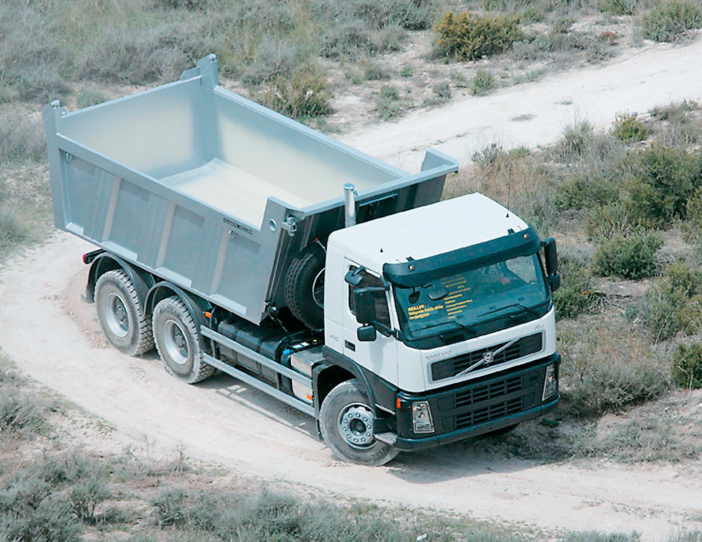 pes-49-el-volvo-fm-400-6×4-03