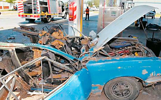 est-42-el-automovil-que-exploto-en-una-estacion-de-gnc-01