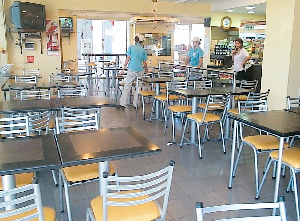 est-42-falta-de-higiene-en-la-tienda-de-una-estacion-de-servicio-02