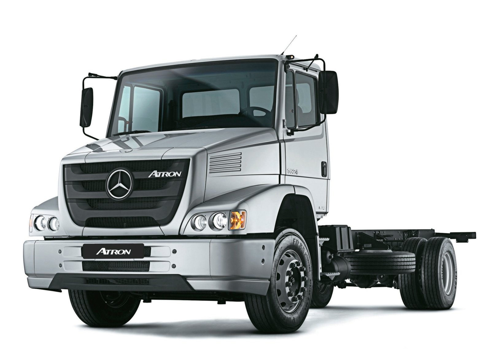 pes-50-el-nuevo-mercedes-benz-atron-1624-02