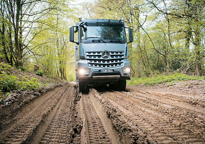 pes-54-nuevo-motor-om-473-para-la-gama-arocs-02