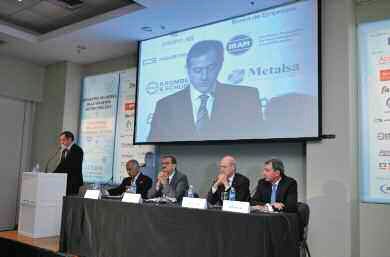 nya-82-se-realizo-el-encuentro-de-lideres-de-la-industria-automotriz-2014-02