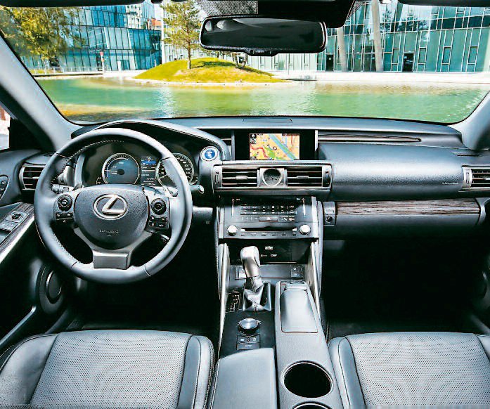 tap-152-nuevo-lexus-is-03