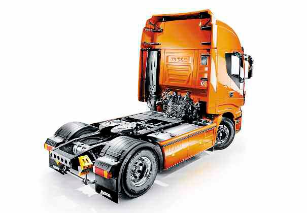 pes-58-el-transporte-pesado-iveco-stralis-hi-way-03