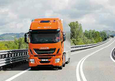 pes-58-el-transporte-pesado-iveco-stralis-hi-way-05
