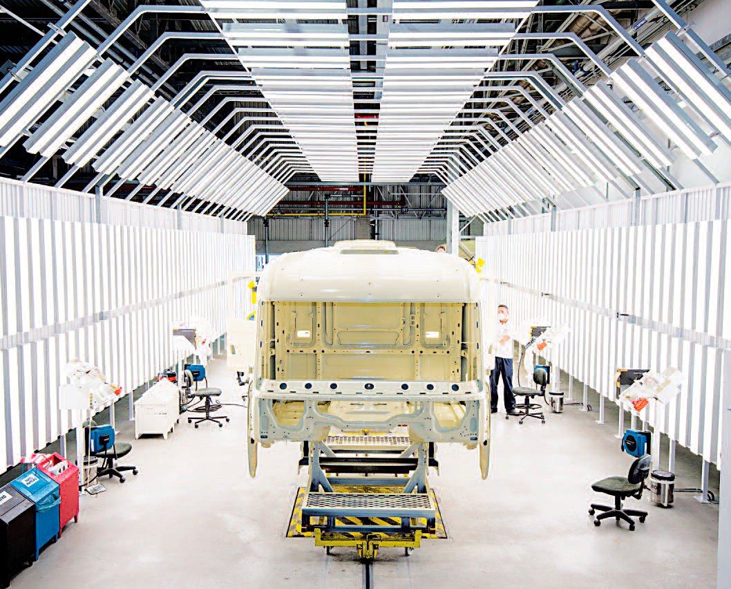 pes-63-scania-inaugura-una-nueva-fabrica-de-pintura-en-brasil-01