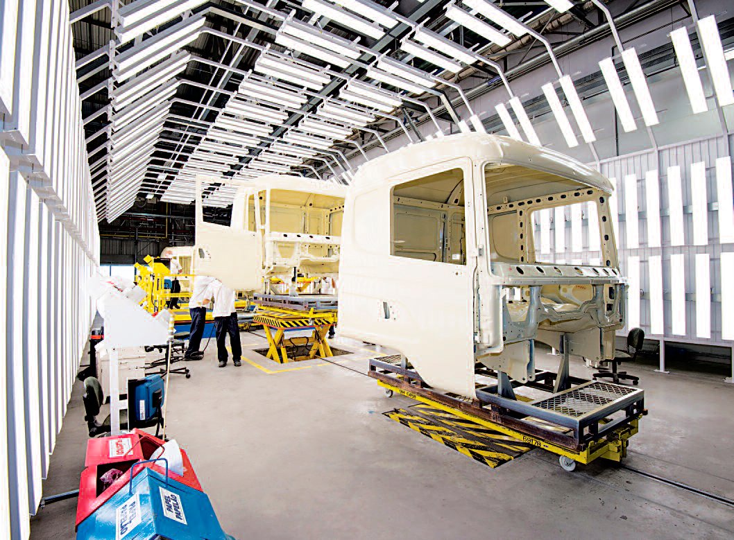 pes-63-scania-inaugura-una-nueva-fabrica-de-pintura-en-brasil-02