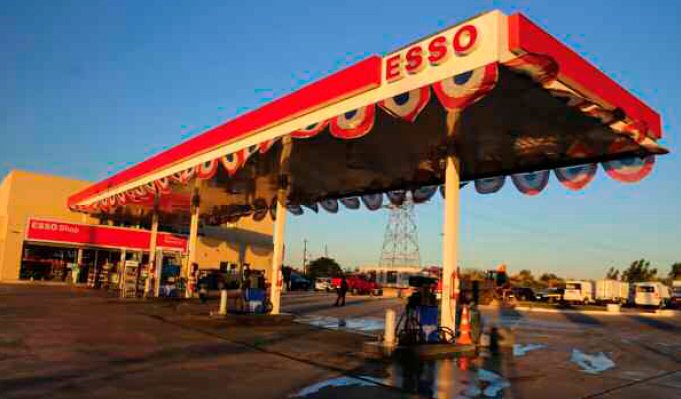 est-50-esso-perimetral-la-estacion-de-ruta-en-montevideo-uruguay-01