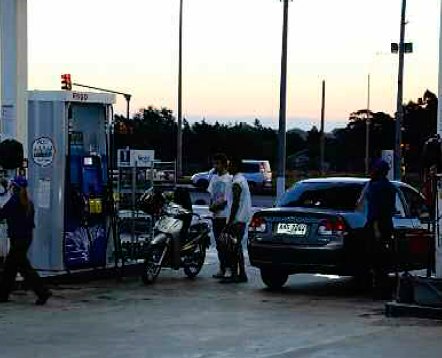 est-50-esso-perimetral-la-estacion-de-ruta-en-montevideo-uruguay-03