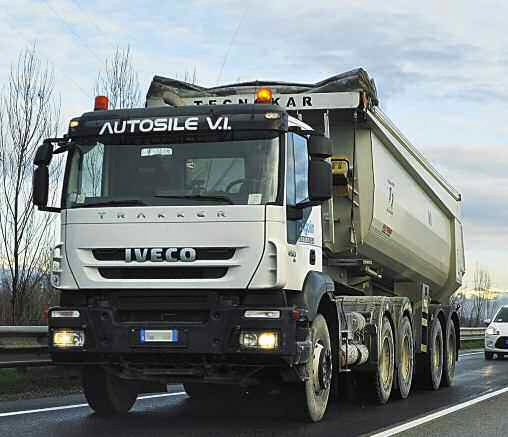 vp-68-el-camion-iveco-trakker-05