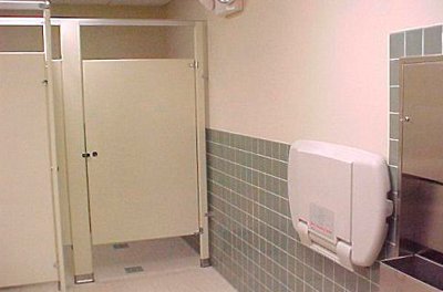 ea-51-bromeando-lo-encerro-en-un-bao-y-ahora-lo-acusan-thumb