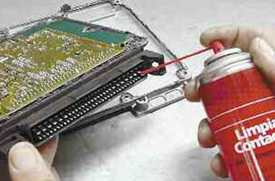 168-tap-limpieza-eficaz-de-los-contactos-electricos-thumb