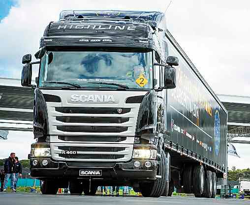 pes-75-scania-puso-en-marcha-el-driver-competition-01