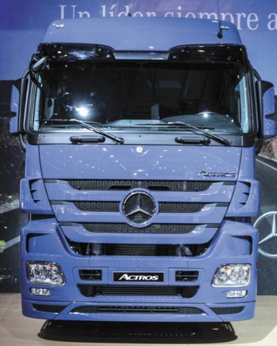 pes-88-mercedes-benz-vans-en-el-salon-del-automovil-01