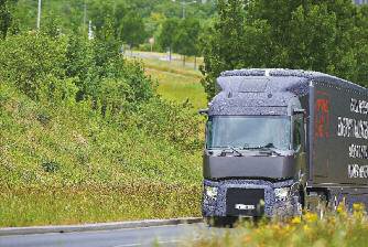 pes-96-renualt-trucks-t-optifuel-04