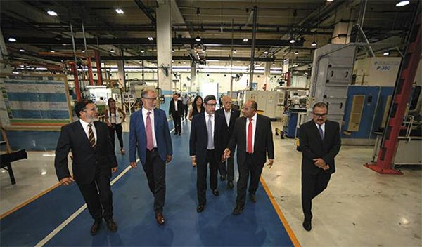 pes-96-scania-recibio-la-visita-del-embajador-magarinos-en-su-gobernador-manzur-y-el-fabrica-de-tucuman-01