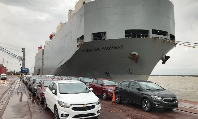 2018-04-20-mas-vehiculos-importados-que-los-permitidos-01