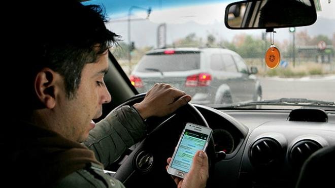 2018-05-18-los-trozos-de-vehiculos-chocados-sirven-para-concientizar-02