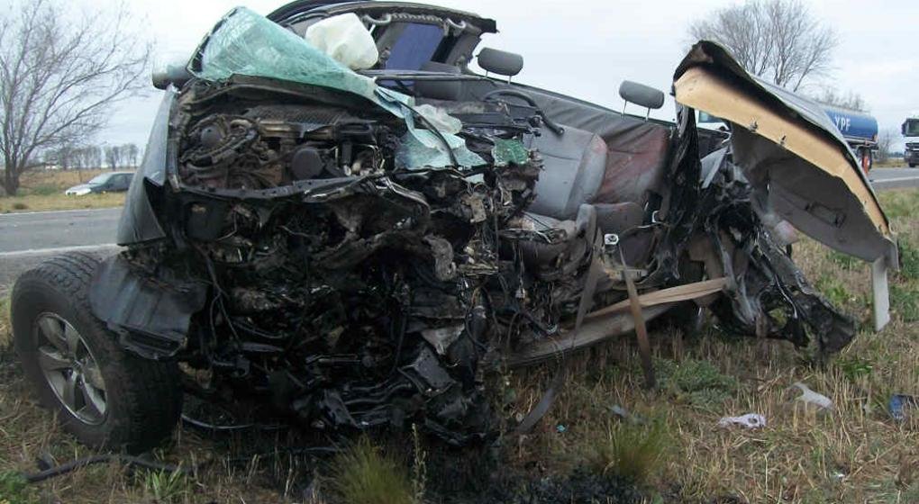 2018-05-18-los-trozos-de-vehiculos-chocados-sirven-para-concientizar-03