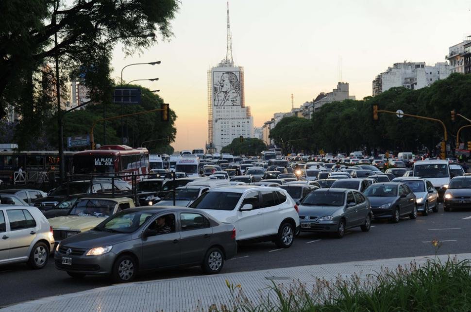 2018-06-08-hay-un-vehiculo-cada-31-habitantes-en-nuestro-pais-3-03