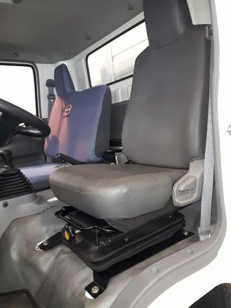 2018-07-27-hino-lanza-su-butaca-hidraulica-3-03